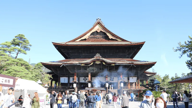 善光寺本堂を正面から