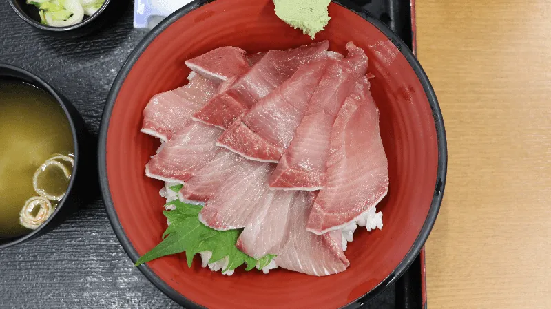 ぶり丼を上から撮影