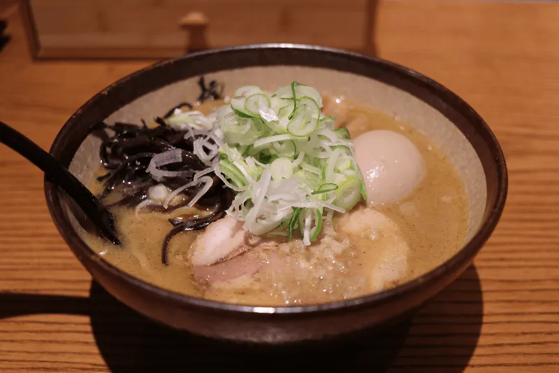 麺屋つくし 富山駅店の味噌ラーメン全景