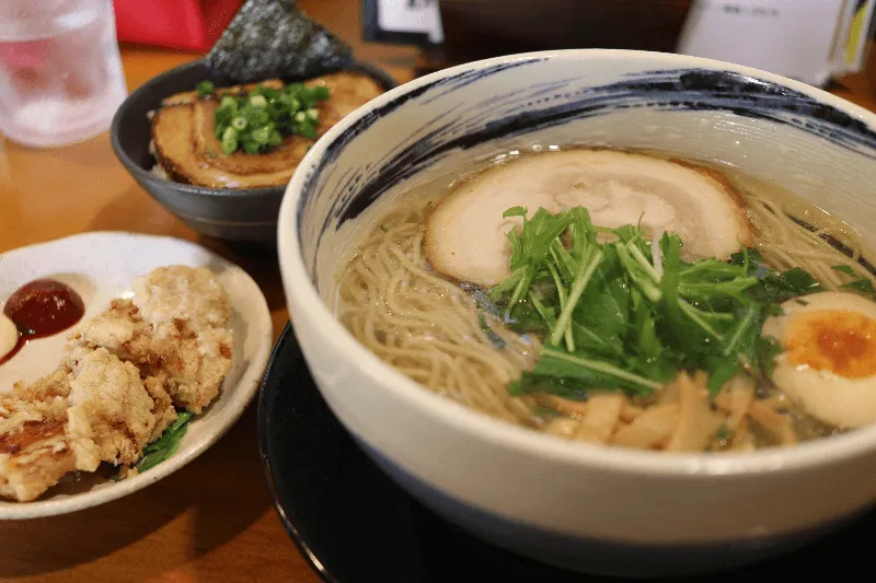 らーめん真太塩ラーメンとトッピングなど