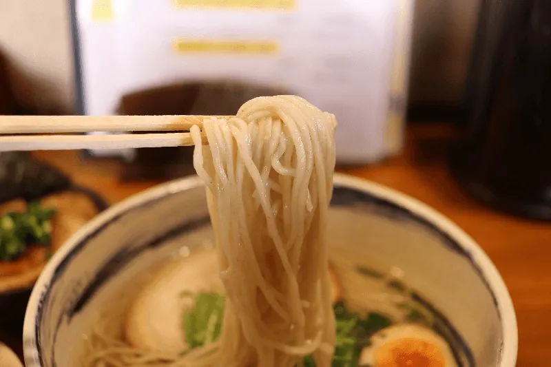 らーめん真太塩ラーメン麺