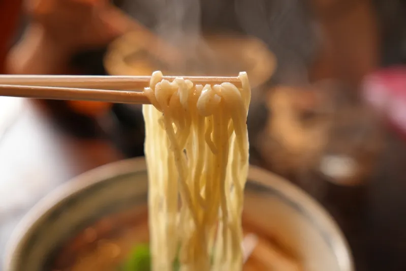 細めのストレート麺はしなやか