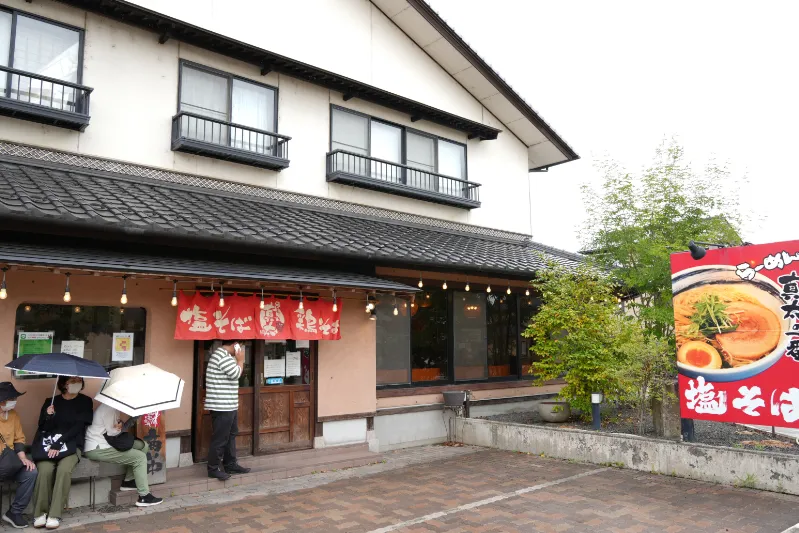 落ち着いた佇まいの「らーめん真太」