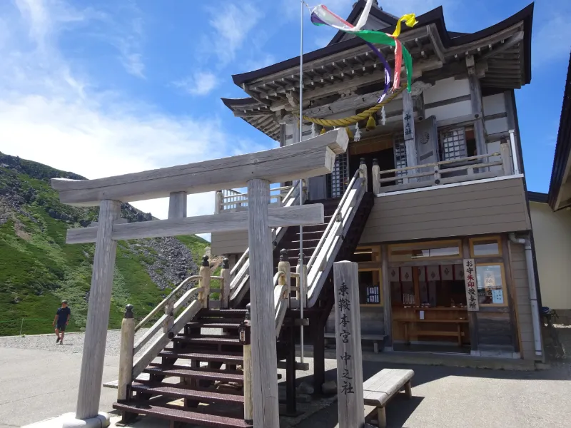 畳平に鎮座する乗鞍神社