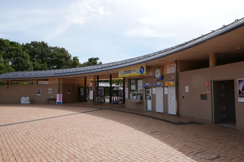 さわやかな印象のいしかわ動物園の正面ゲート