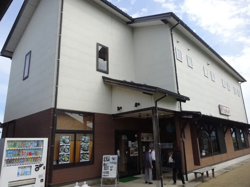番屋亭の外観。地元の味を楽しめる人気店